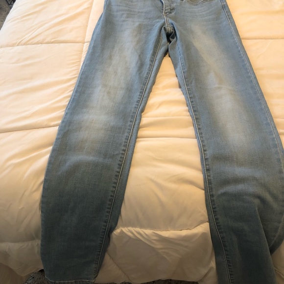 Light wash slim shaping Levi jeans - Picture 2 of 4